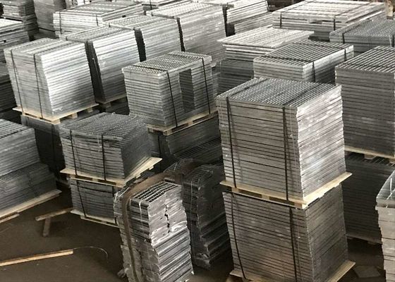 купить Предварительно окрашенная рулонная сталь диаметром 700–1250 мм с цинковым покрытием плотностью 30–275 г/м² и верхним покрытием толщиной 10–25 мкм для коррозионностойких применений. online manufacture